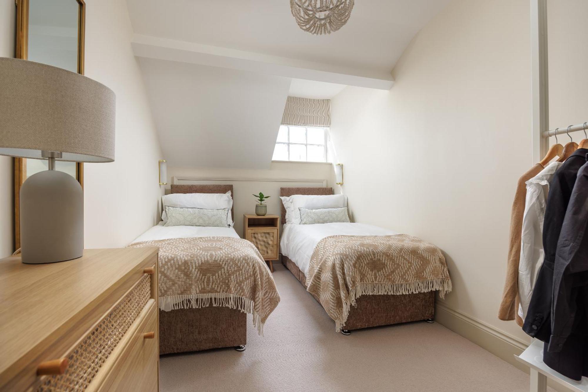 Ocean Stylish Floor Flat Plymouth